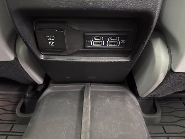 2022 Bright White Clearcoat Jeep Grand Cherokee Overland 4xe 4X4 SUV