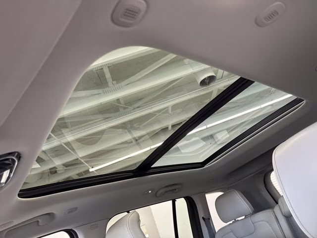 2022 Bright White Clearcoat Jeep Grand Cherokee Overland 4xe 4X4 SUV