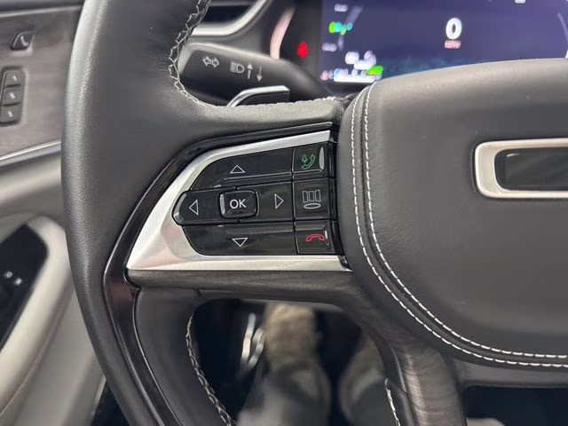 2022 Bright White Clearcoat Jeep Grand Cherokee Overland 4xe 4X4 SUV