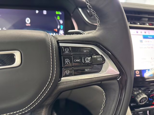 2022 Bright White Clearcoat Jeep Grand Cherokee Overland 4xe 4X4 SUV