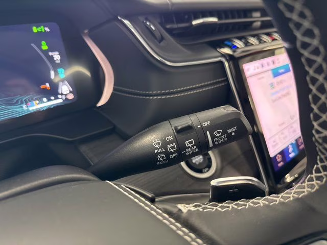 2022 Bright White Clearcoat Jeep Grand Cherokee Overland 4xe 4X4 SUV