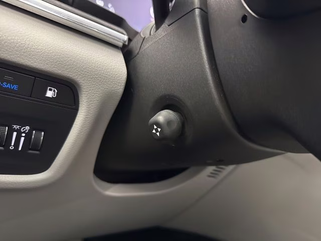 2022 Bright White Clearcoat Jeep Grand Cherokee Overland 4xe 4X4 SUV