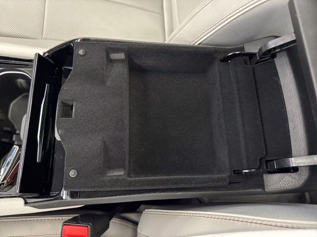 2022 Bright White Clearcoat Jeep Grand Cherokee Overland 4xe 4X4 SUV