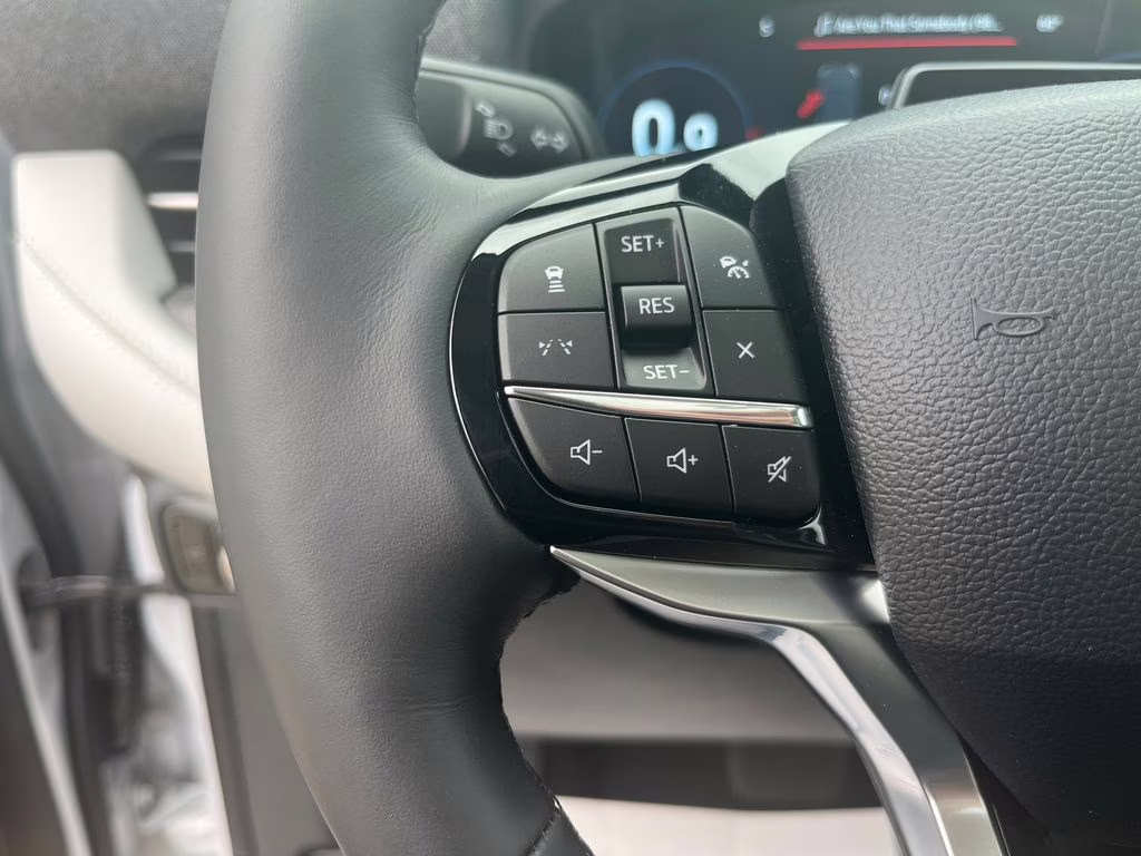 2026 Space White Metallic Ford Explorer Platinum 4X4 SUV