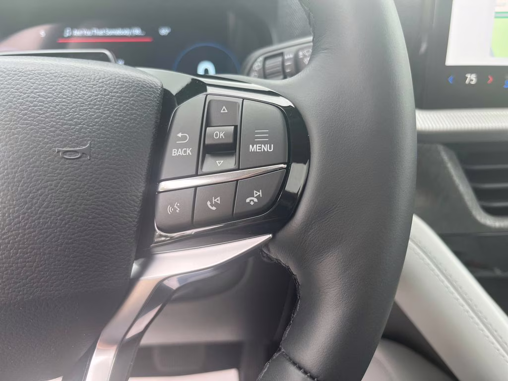 2026 Space White Metallic Ford Explorer Platinum 4X4 SUV