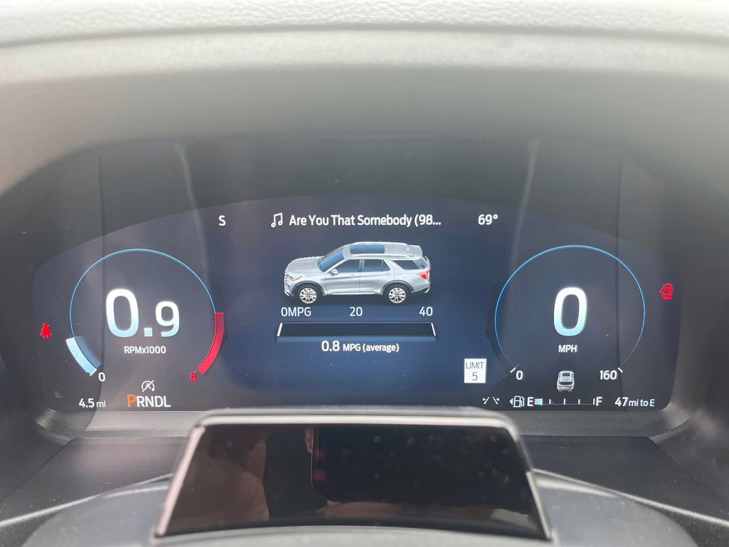 2026 Space White Metallic Ford Explorer Platinum 4X4 SUV