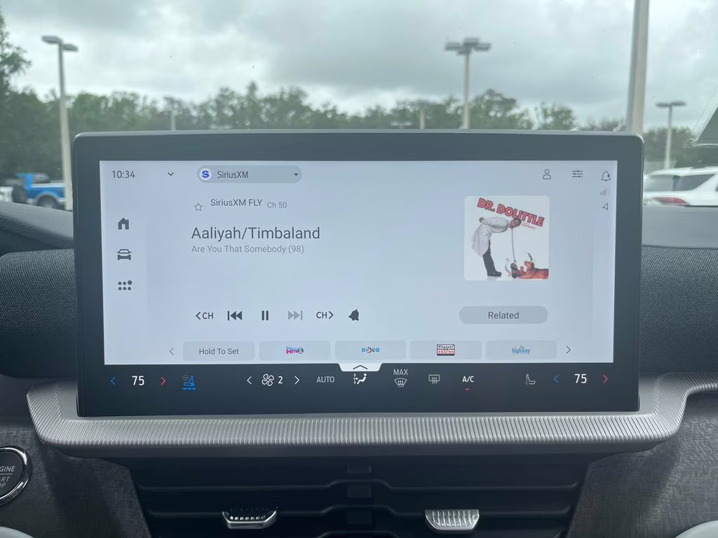 2026 Space White Metallic Ford Explorer Platinum 4X4 SUV