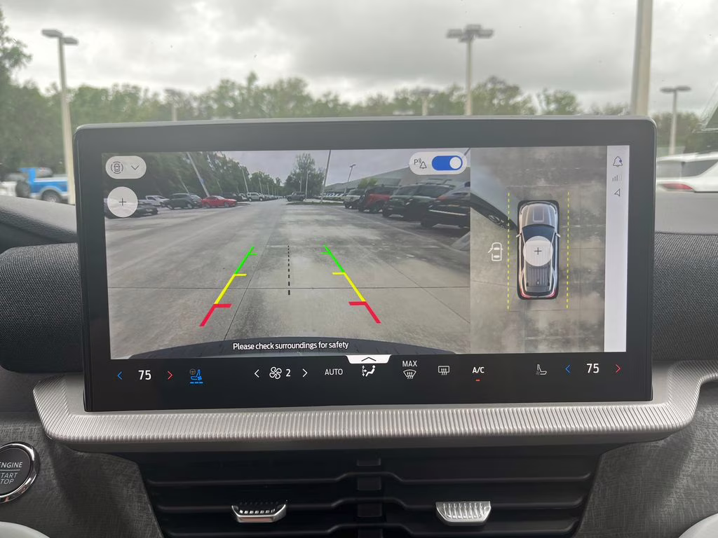 2026 Space White Metallic Ford Explorer Platinum 4X4 SUV