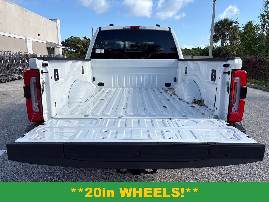 2026 White Metallic Ford Super Duty F-350 SRW Platinum 4X4 Truck