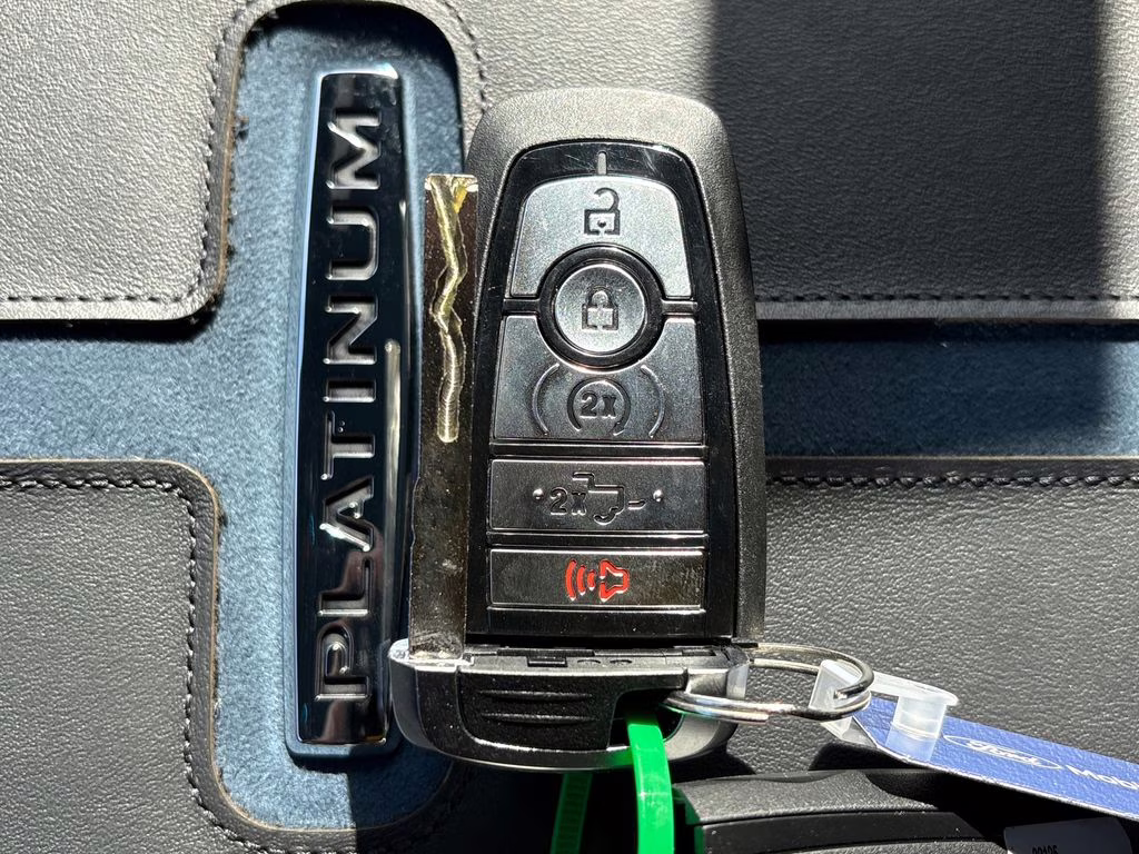 2026 White Metallic Ford Super Duty F-350 SRW Platinum 4X4 Truck