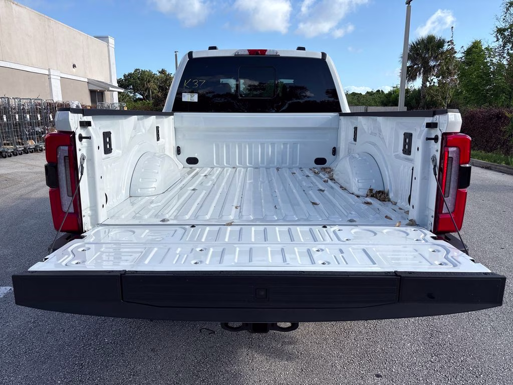 2026 White Metallic Ford Super Duty F-350 SRW Platinum 4X4 Truck