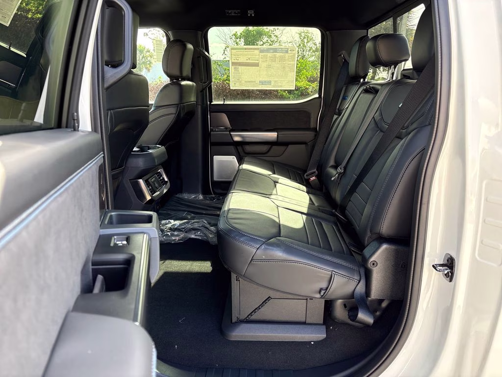 2026 White Metallic Ford Super Duty F-350 SRW Platinum 4X4 Truck