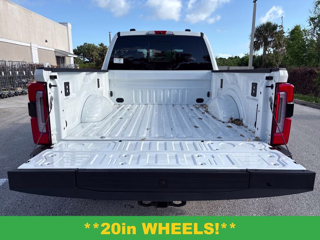 2026 White Metallic Ford Super Duty F-350 SRW Platinum 4X4 Truck