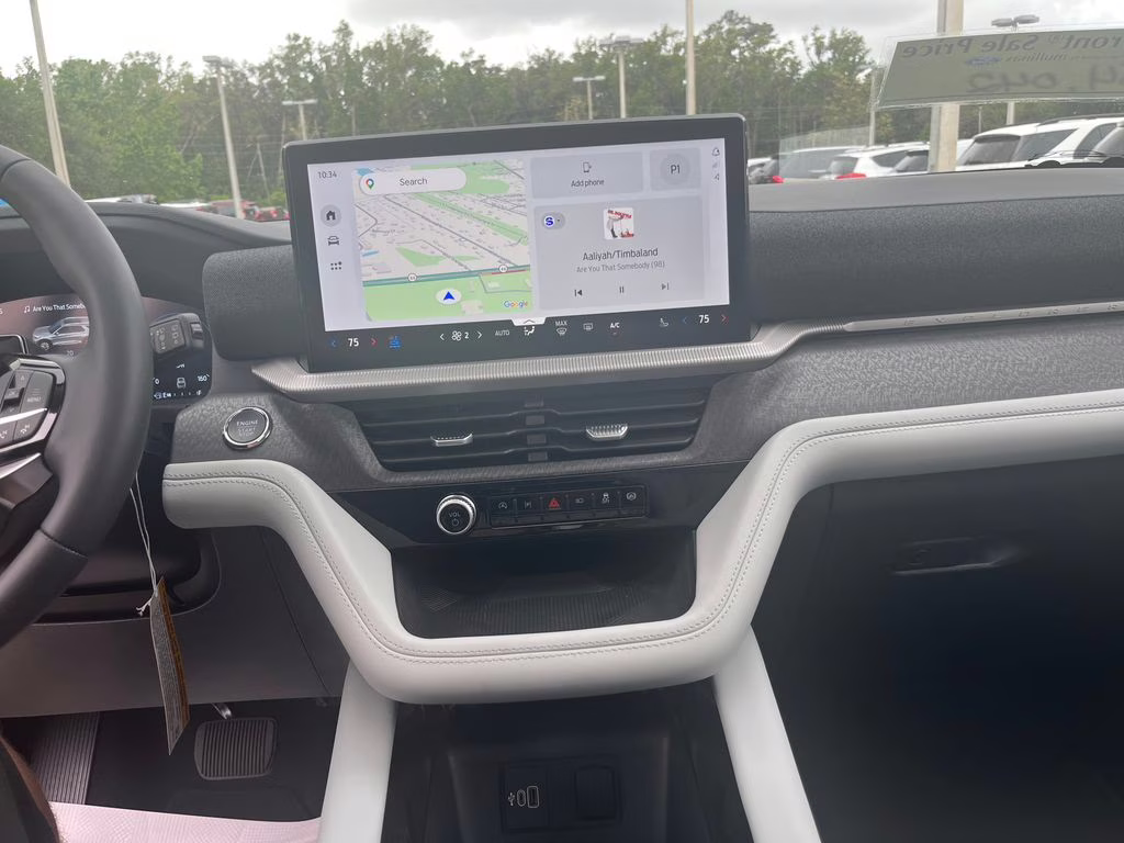 2026 Space White Metallic Ford Explorer Platinum 4X4 SUV