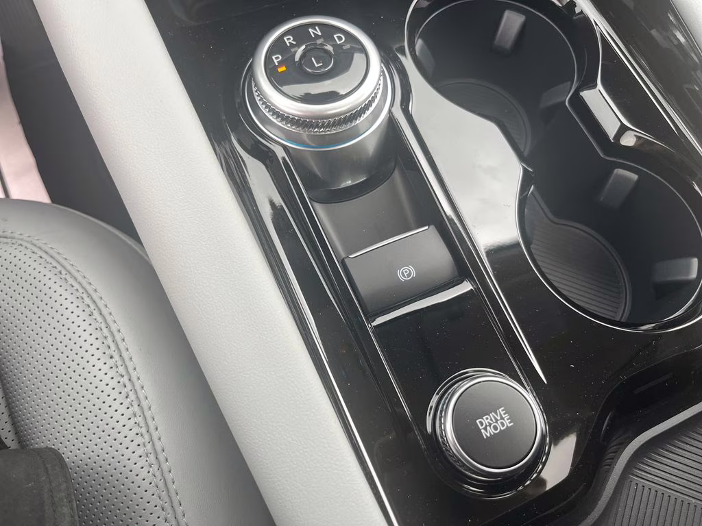 2026 Space White Metallic Ford Explorer Platinum 4X4 SUV