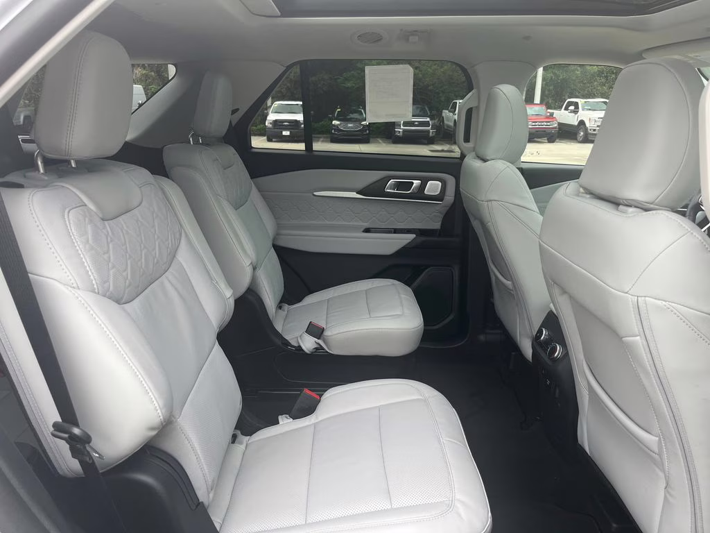 2026 Space White Metallic Ford Explorer Platinum 4X4 SUV