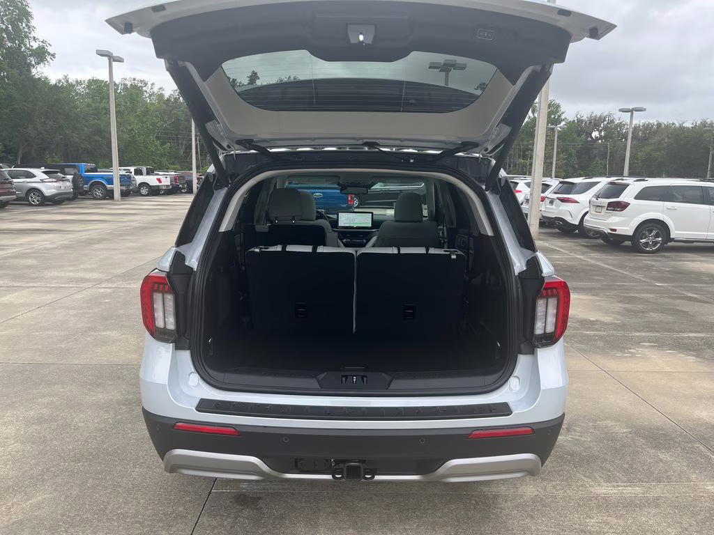2026 Space White Metallic Ford Explorer Platinum 4X4 SUV
