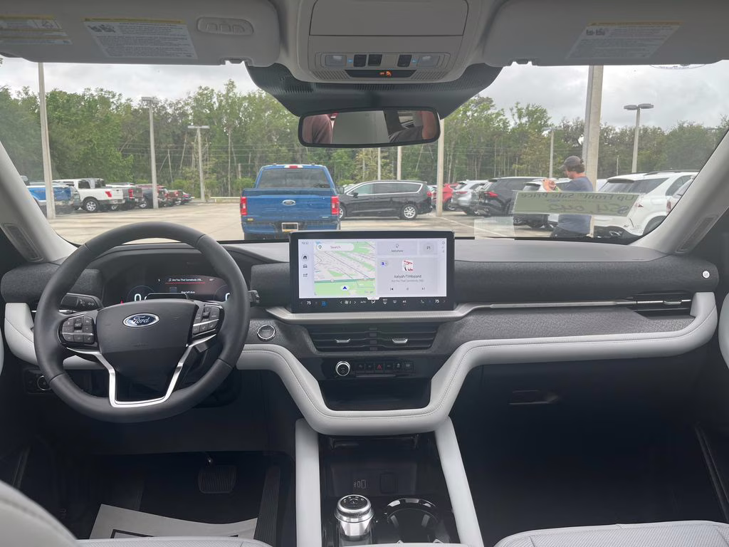 2026 Space White Metallic Ford Explorer Platinum 4X4 SUV