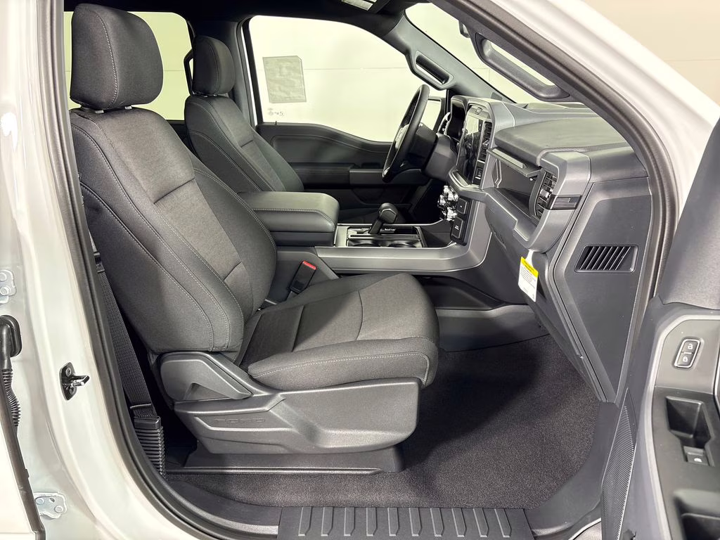 2026 OXFORD WHITE Ford F-150 XLT RWD Truck