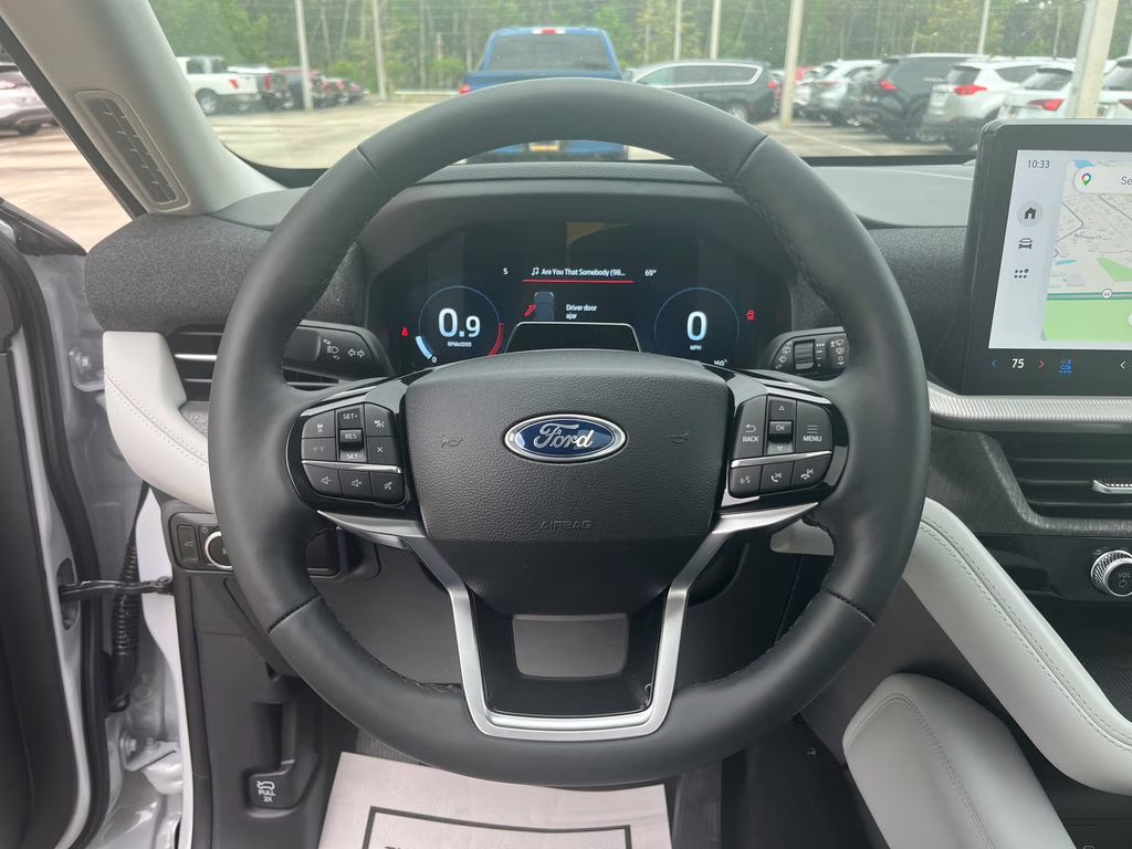 2026 Space White Metallic Ford Explorer Platinum 4X4 SUV