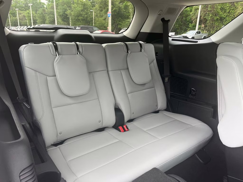 2026 Space White Metallic Ford Explorer Platinum 4X4 SUV
