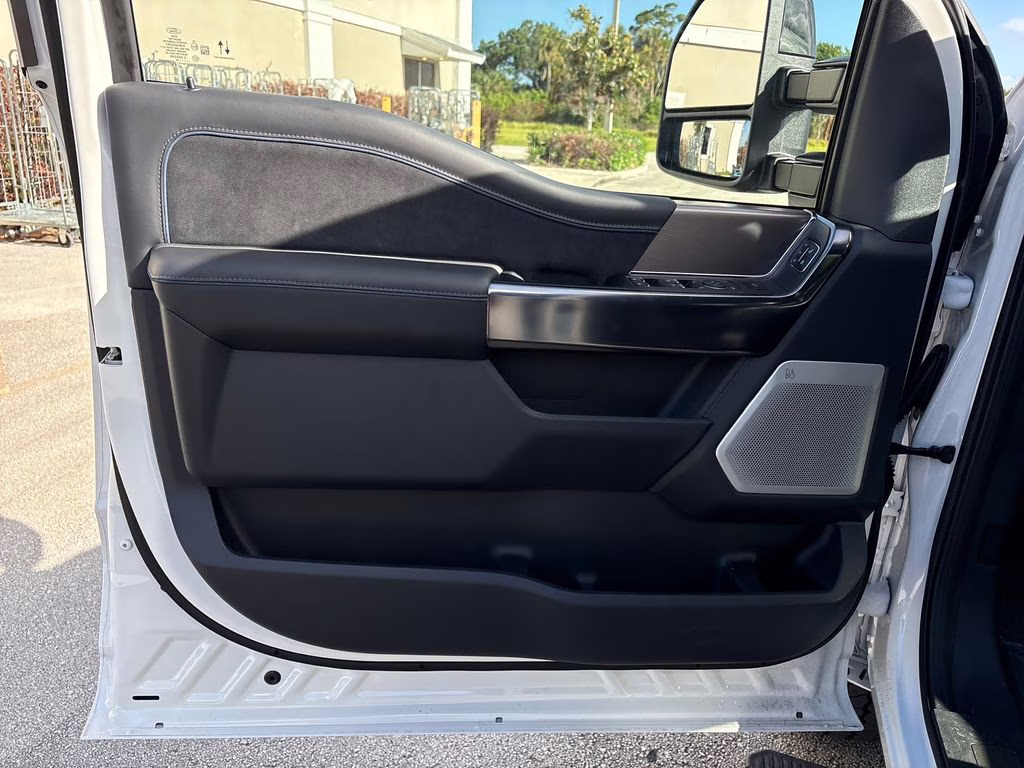 2026 White Metallic Ford Super Duty F-350 SRW Platinum 4X4 Truck