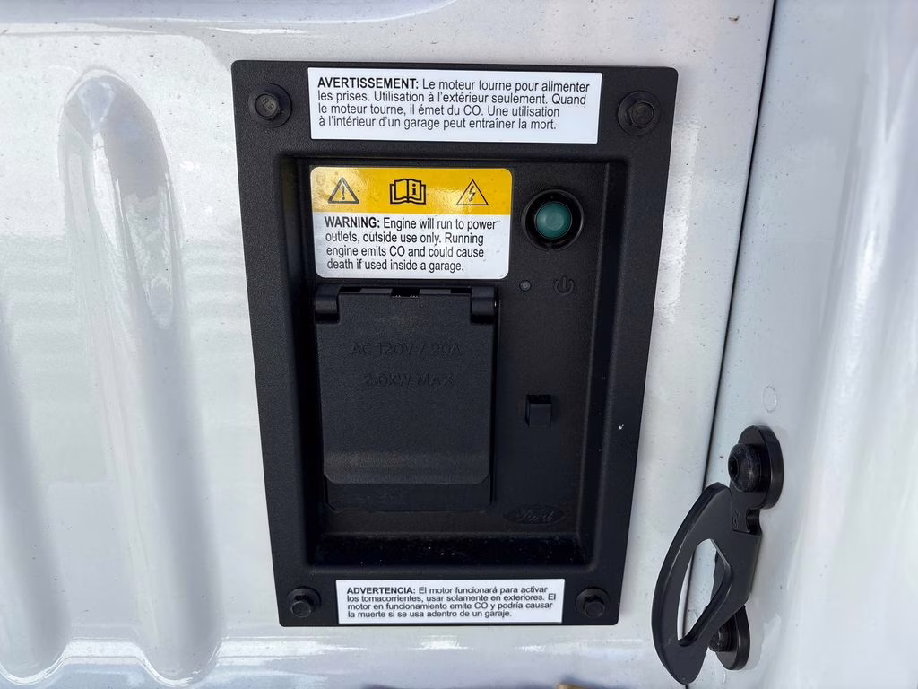 2026 White Metallic Ford Super Duty F-350 SRW Platinum 4X4 Truck