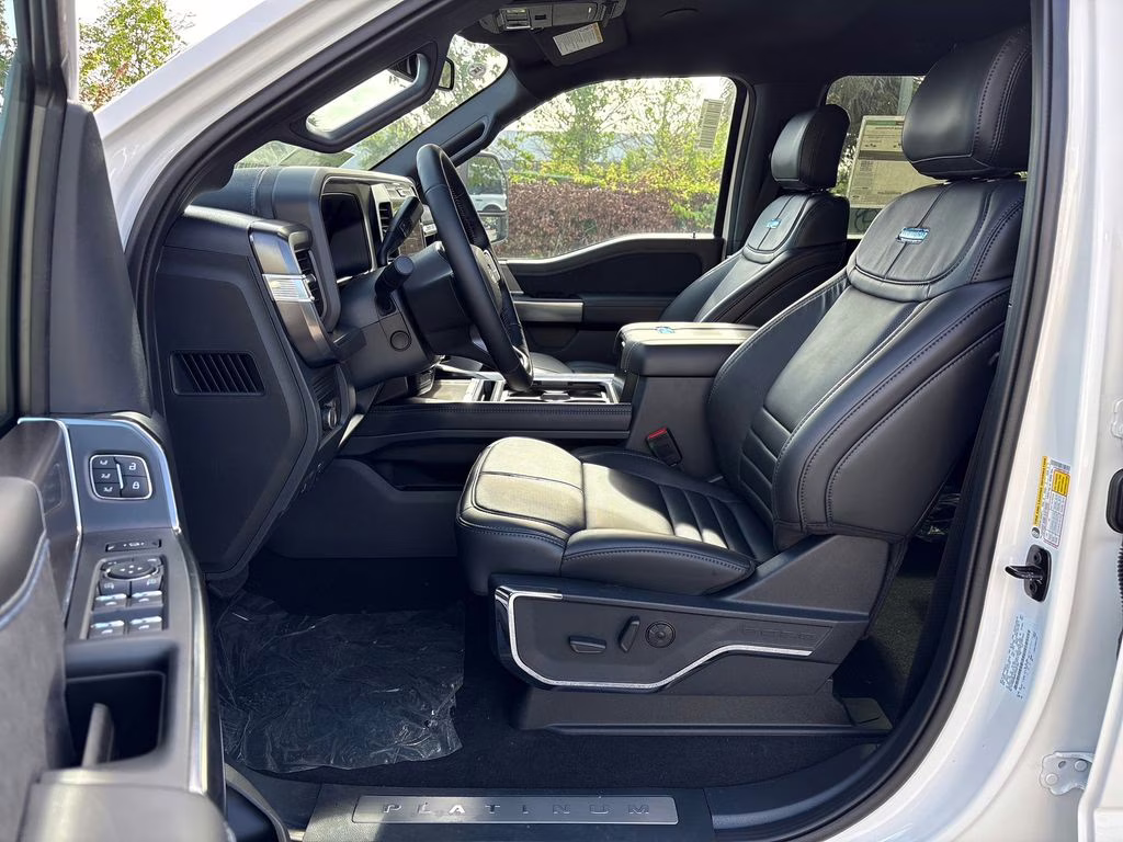 2026 White Metallic Ford Super Duty F-350 SRW Platinum 4X4 Truck