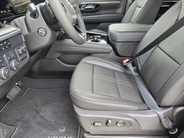 2025 Sterling Gray Metallic Chevrolet Suburban High Country 4X4 SUV