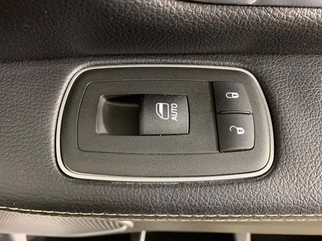 2022 Ivory White Tri-Coat Pearlcoat Ram 1500 Laramie 4X4 Truck