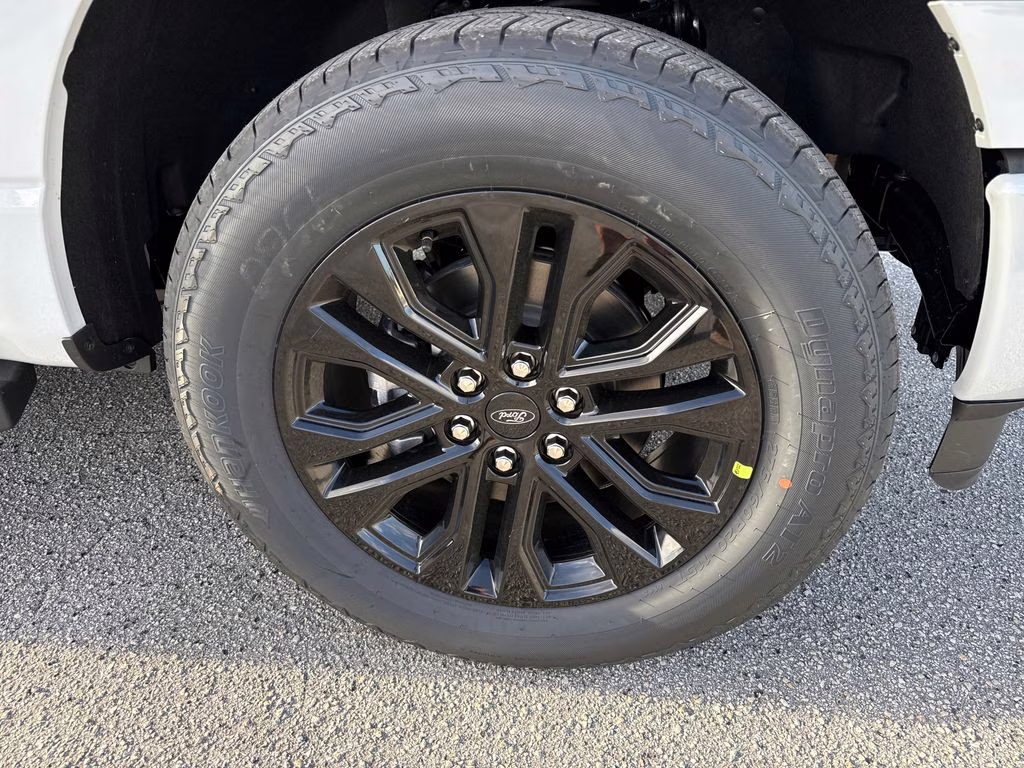 2026 Avalanche Ford F-150 Lariat 4X4 Truck