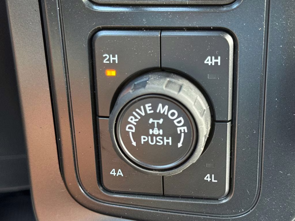 2026 Avalanche Ford F-150 Lariat 4X4 Truck