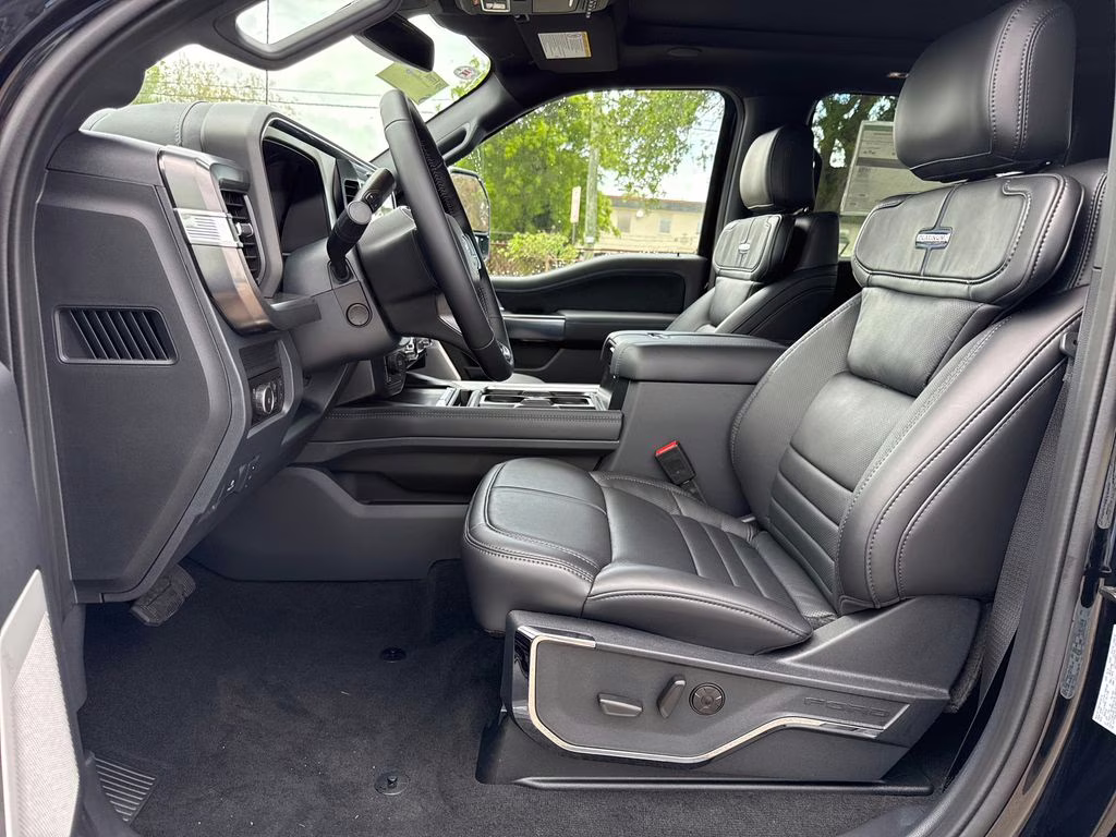 2026 Agate Black Metallic Ford Super Duty F-350 SRW Platinum 4X4 Truck