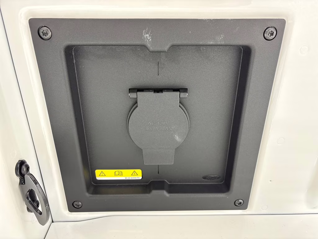 2026 White Ford F-150 Lariat 4X4 Truck