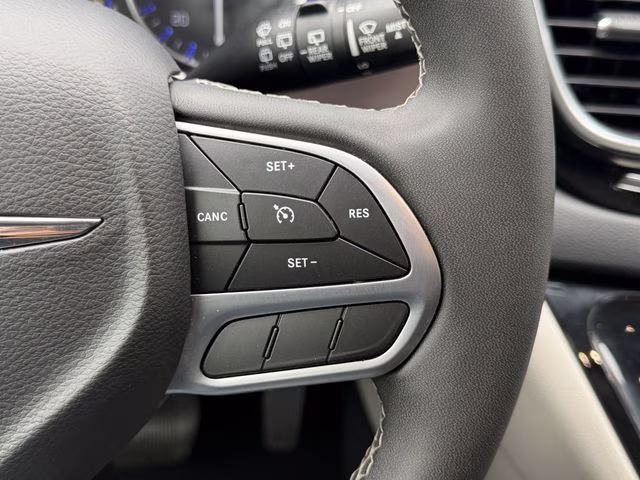 2023 Silver Mist Clearcoat Chrysler Voyager LX FWD Van