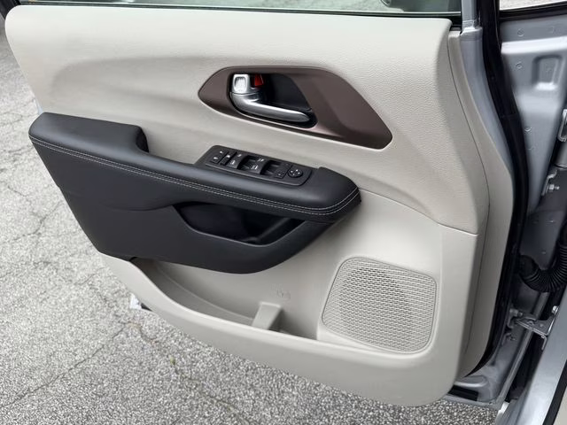 2023 Silver Mist Clearcoat Chrysler Voyager LX FWD Van