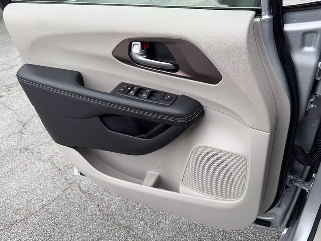 2023 Silver Mist Clearcoat Chrysler Voyager LX FWD Van