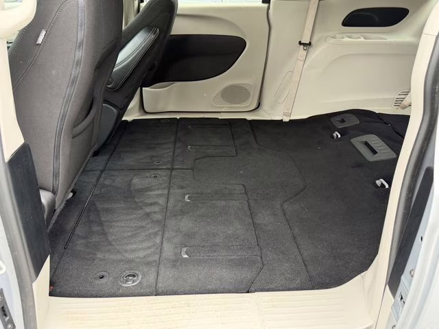 2023 Silver Mist Clearcoat Chrysler Voyager LX FWD Van