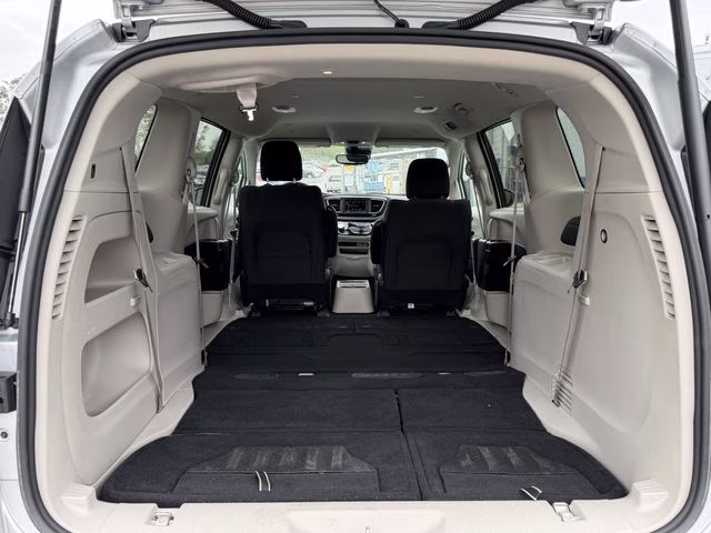 2023 Silver Mist Clearcoat Chrysler Voyager LX FWD Van