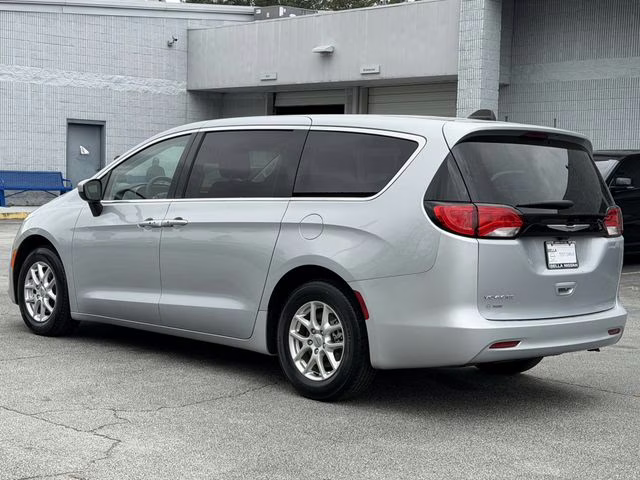 2023 Silver Mist Clearcoat Chrysler Voyager LX FWD Van