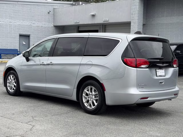 2023 Silver Mist Clearcoat Chrysler Voyager LX FWD Van