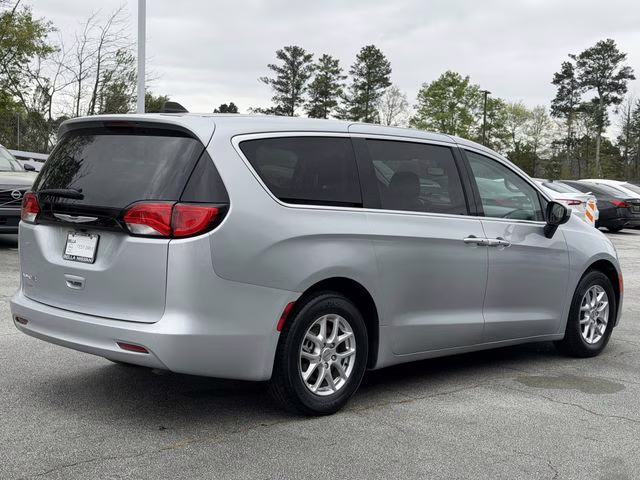 2023 Silver Mist Clearcoat Chrysler Voyager LX FWD Van
