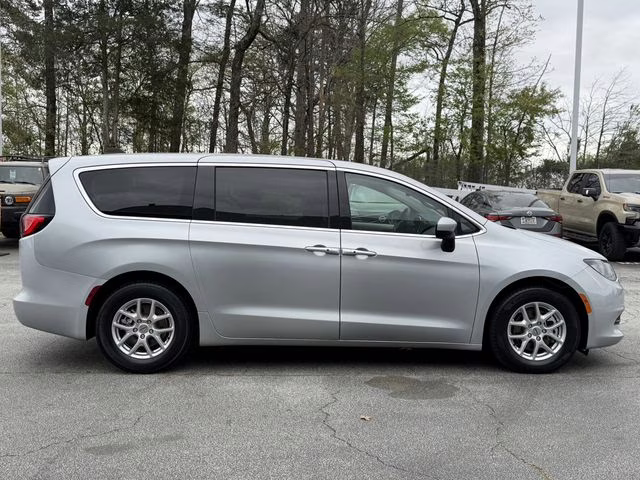 2023 Silver Mist Clearcoat Chrysler Voyager LX FWD Van