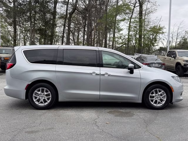 2023 Silver Mist Clearcoat Chrysler Voyager LX FWD Van