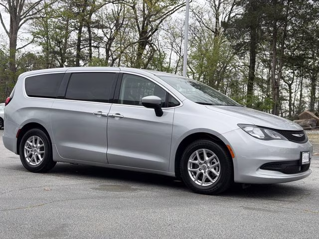 2023 Silver Mist Clearcoat Chrysler Voyager LX FWD Van
