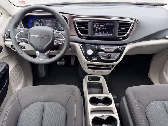 2023 Silver Mist Clearcoat Chrysler Voyager LX FWD Van