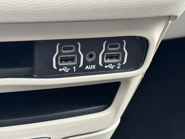 2023 Silver Mist Clearcoat Chrysler Voyager LX FWD Van