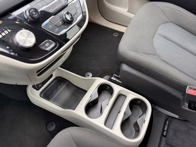 2023 Silver Mist Clearcoat Chrysler Voyager LX FWD Van