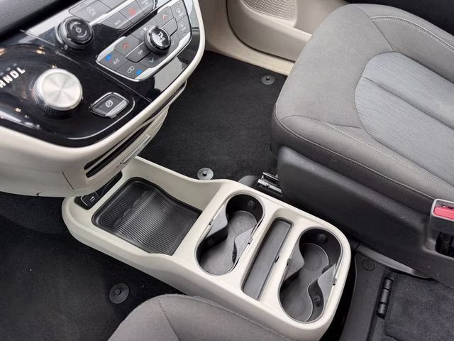 2023 Silver Mist Clearcoat Chrysler Voyager LX FWD Van