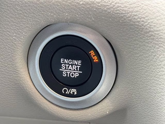 2023 Silver Mist Clearcoat Chrysler Voyager LX FWD Van